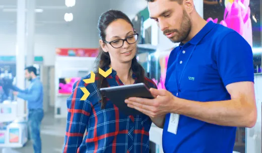 konnect reseller helping a konnect customer in-store