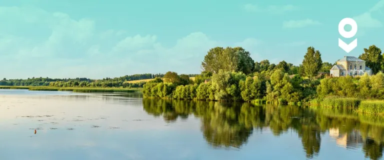 Stately home receiving satellite broadband